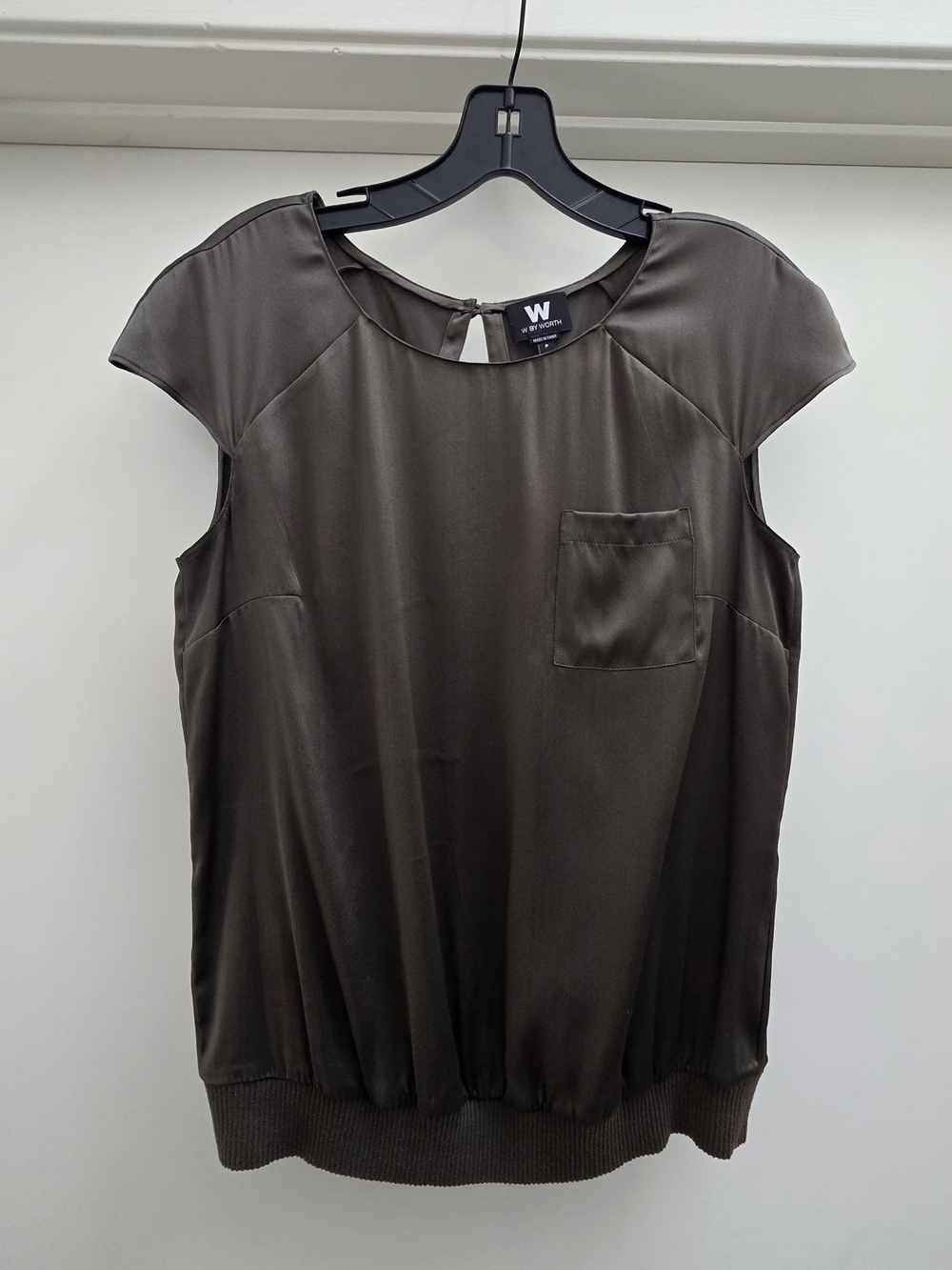 W by Worth Silk Cap Sleeve Top Sz P Olive Pocket Quiet Luxury Office Chic
